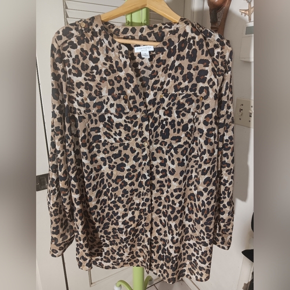 Leopard Print Button-Up Blouse - Picture 2 of 6
